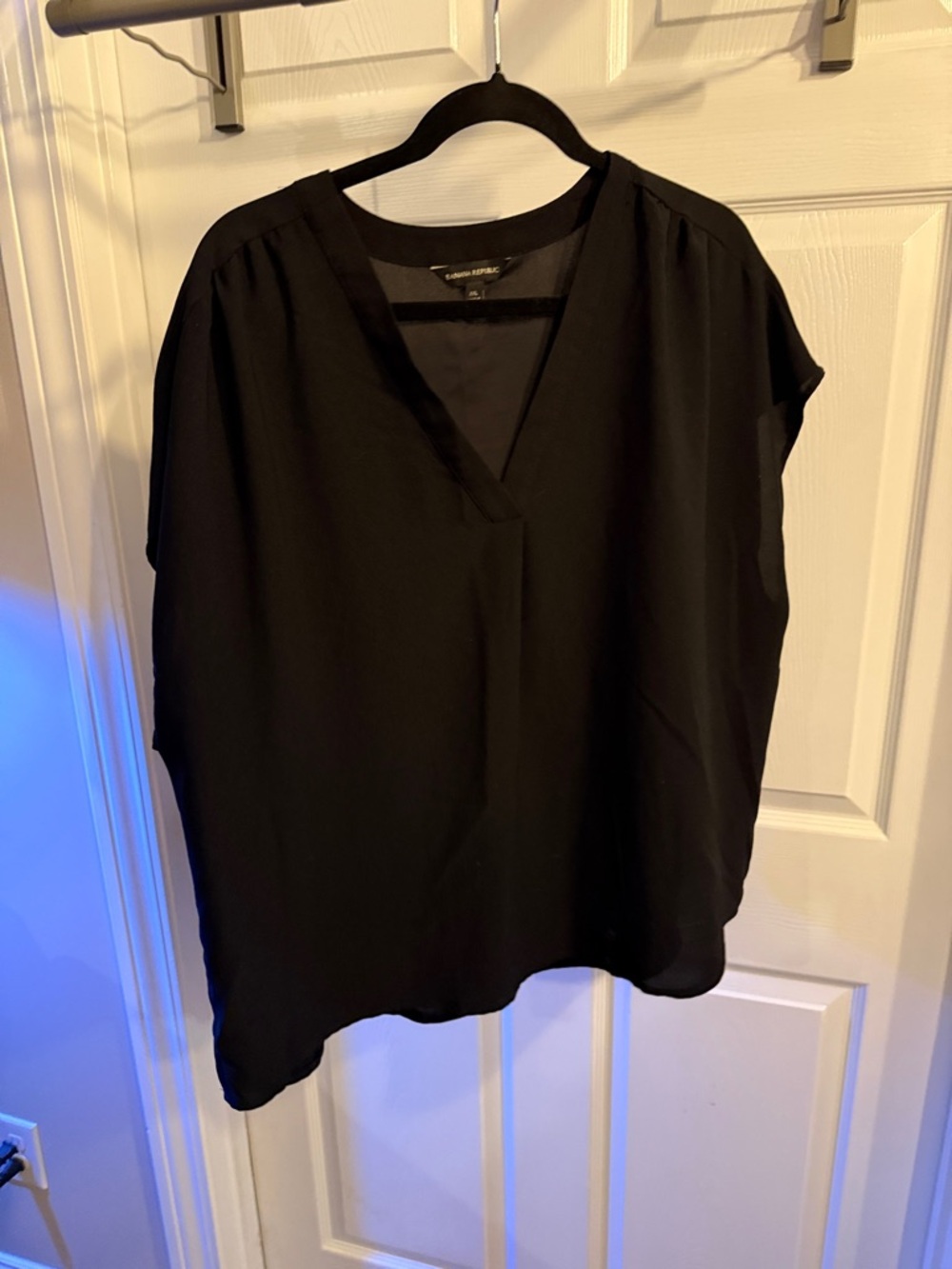 Banana Republic Black V-Neck Cap Sleeve Blouse